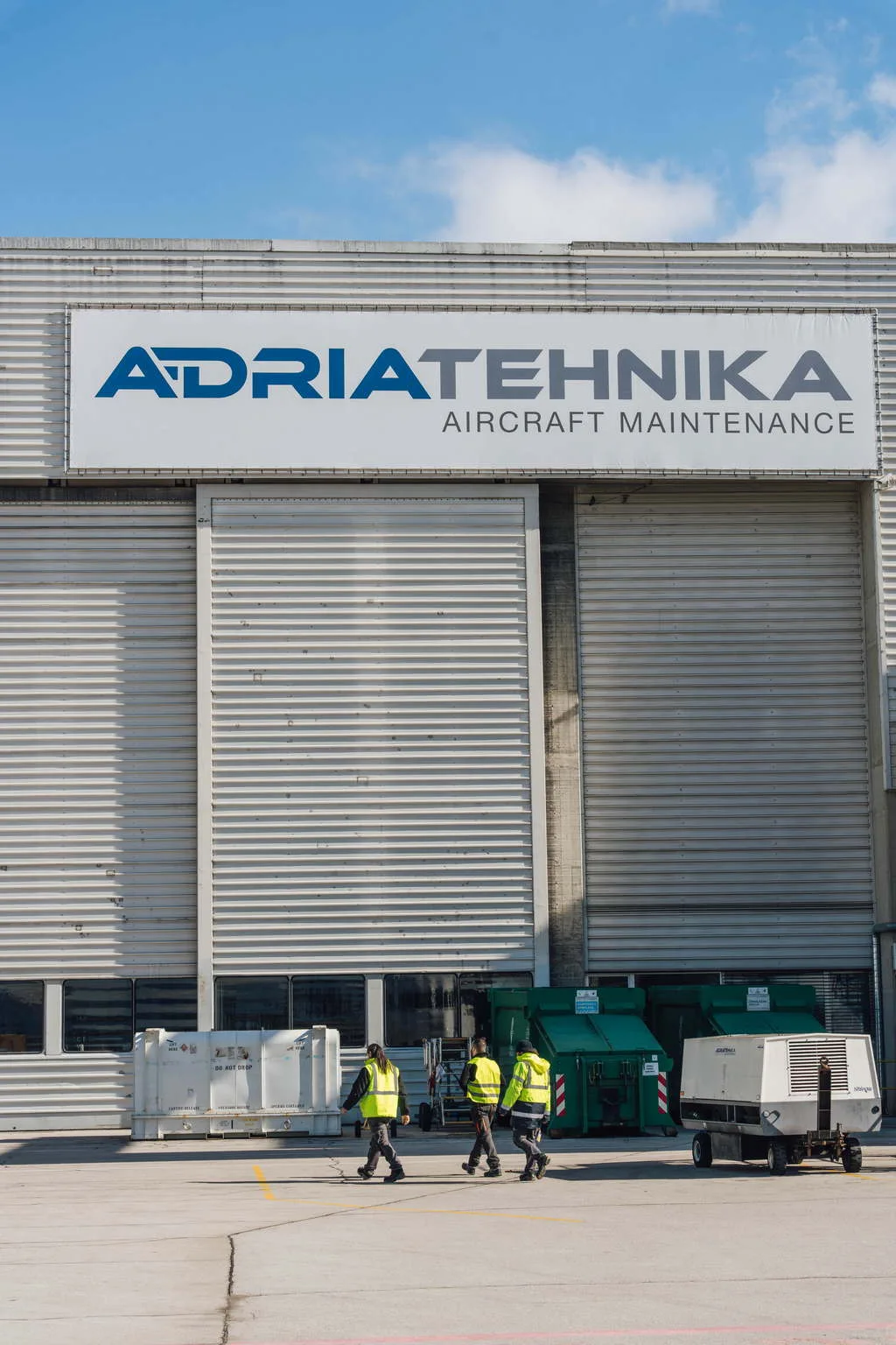 Fotografija s spletne strani Adria Tehnika, Vzdrževanje Letal, d.o.o.